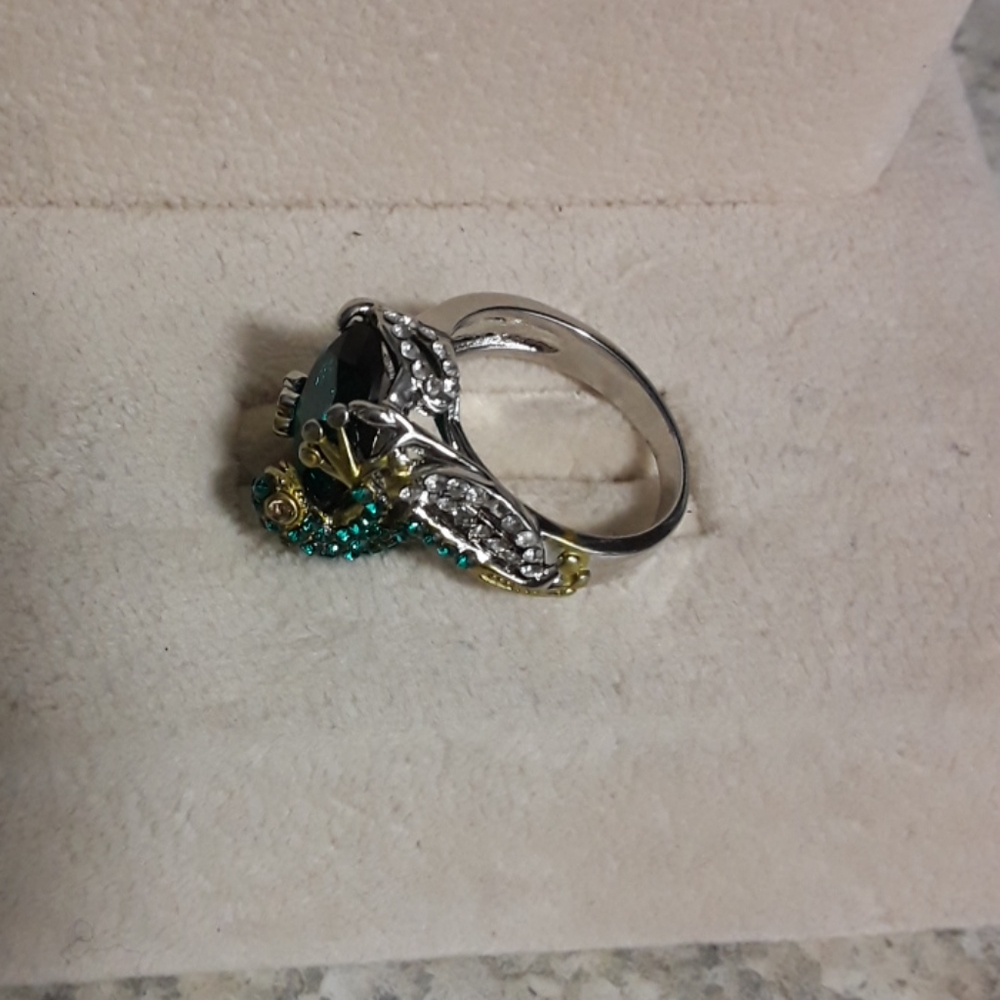 NIB Frog Ring Emerald & Crystal Cocktail, Statement Ring - Picture 4 of 7